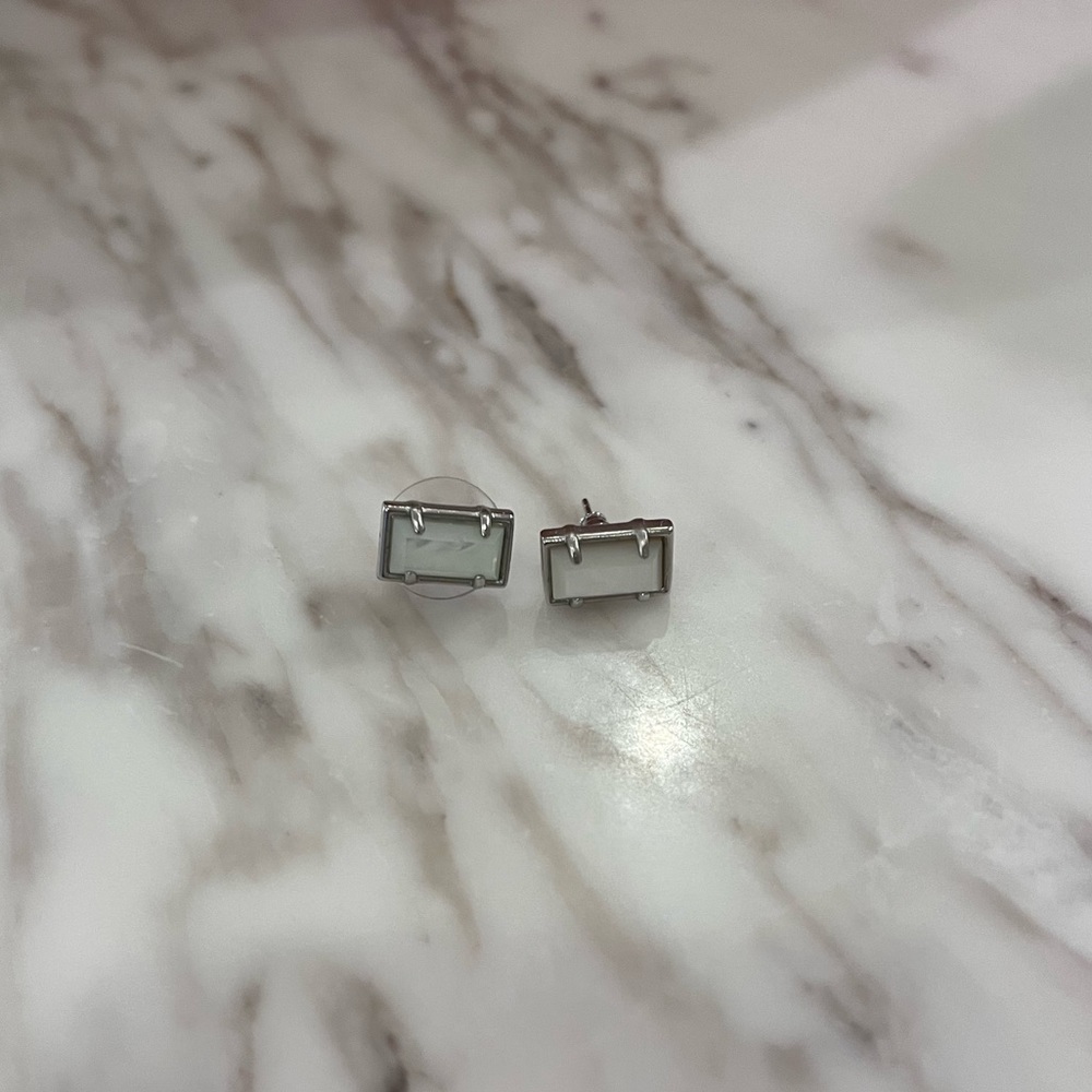 Kendra scott white gold plated e Paola state cats gold plated post earrings